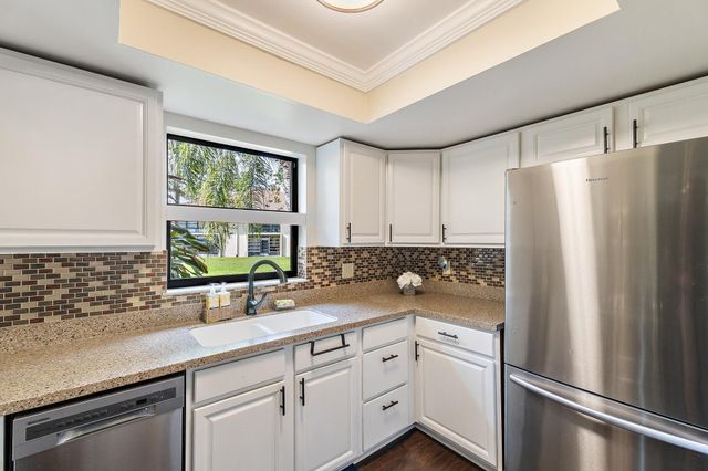 671 SW South River Drive 105, Stuart, FL 34997