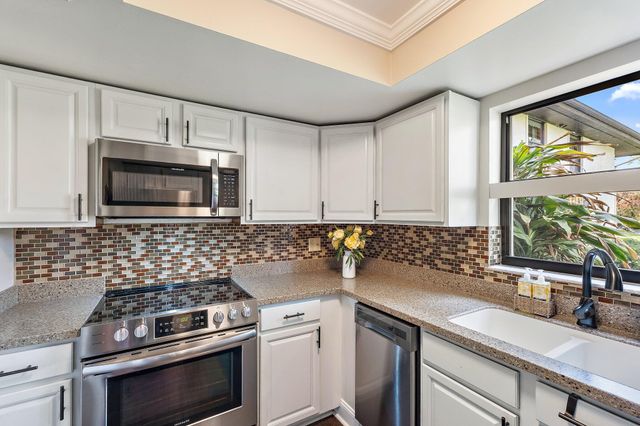 671 SW South River Drive 105, Stuart, FL 34997