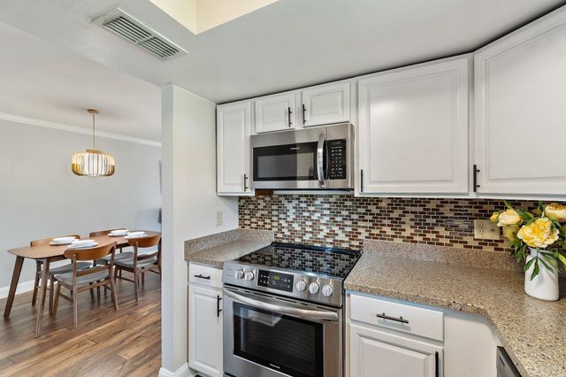 671 SW South River Drive 105, Stuart, FL 34997