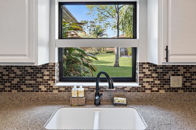 671 SW South River Drive 105, Stuart, FL 34997