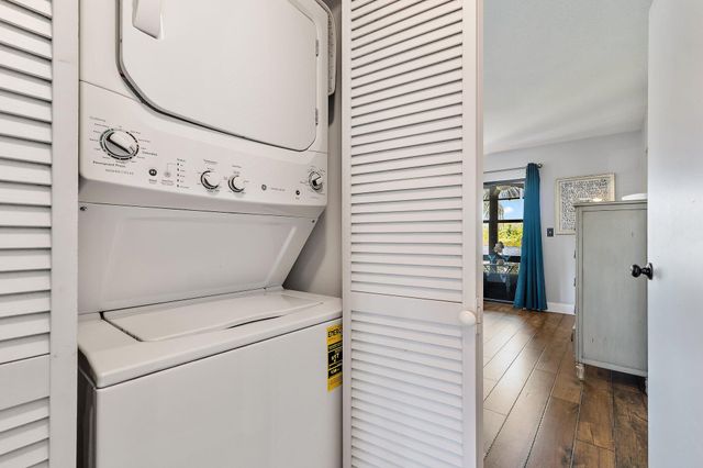 671 SW South River Drive 105, Stuart, FL 34997