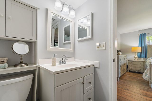 671 SW South River Drive 105, Stuart, FL 34997