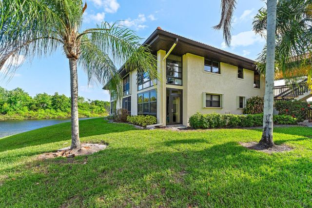 671 SW South River Drive 105, Stuart, FL 34997