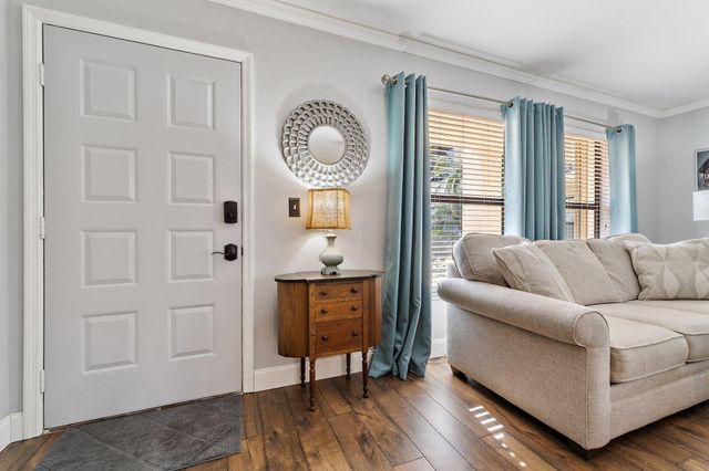 671 SW South River Drive 105, Stuart, FL 34997