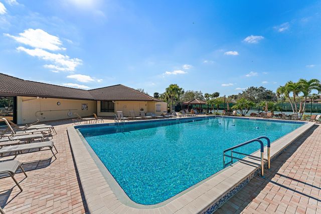 671 SW South River Drive 105, Stuart, FL 34997