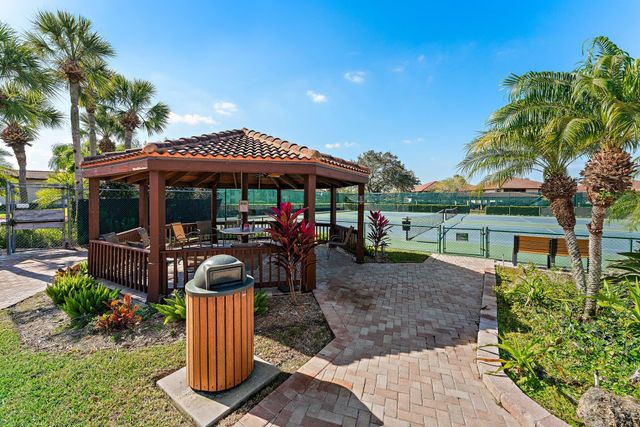671 SW South River Drive 105, Stuart, FL 34997
