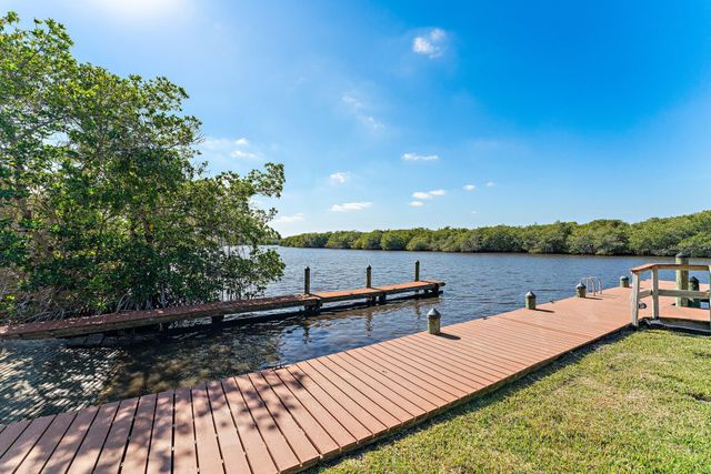 671 SW South River Drive 105, Stuart, FL 34997