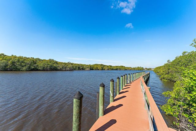 671 SW South River Drive 105, Stuart, FL 34997