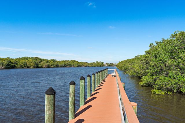 671 SW South River Drive 105, Stuart, FL 34997