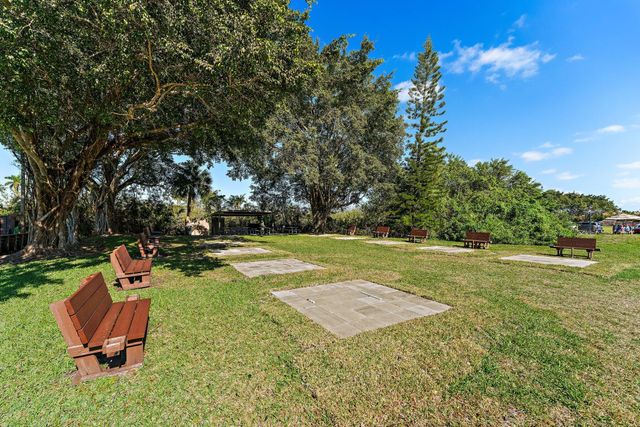 671 SW South River Drive 105, Stuart, FL 34997
