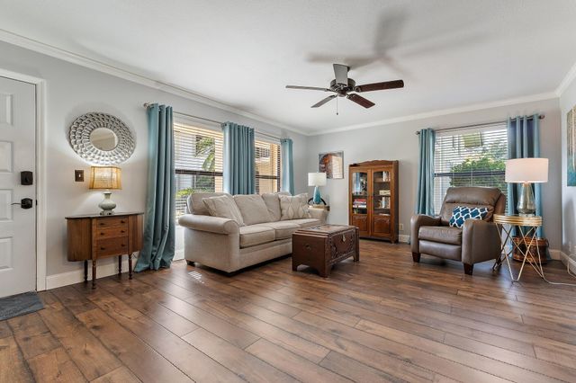 671 SW South River Drive 105, Stuart, FL 34997