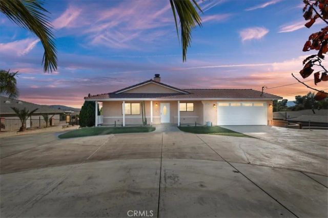 11833 Jacaranda Ave., Hesperia, CA 92345