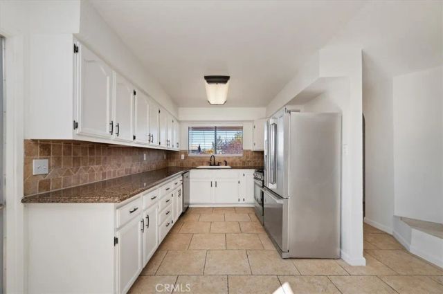 11833 Jacaranda Ave., Hesperia, CA 92345