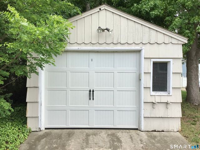 28 Thayer Road, Hamden, CT 06514