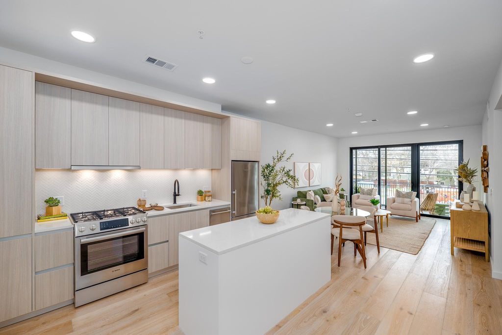 2209 S 1st ST 313, Austin, TX 78704