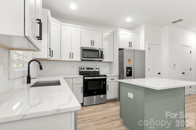 516 Carolyn Lane, Charlotte, NC 28213