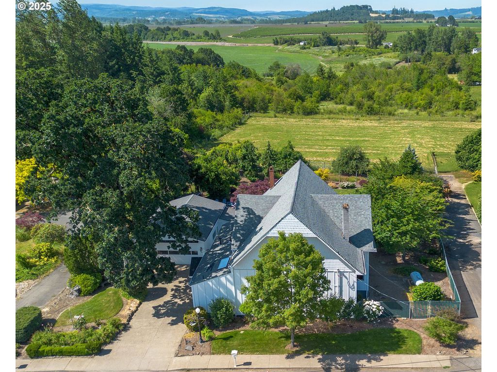 789 W MAIN St, Carlton, OR 97111