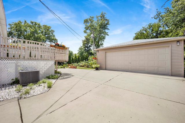 316 Nellie Court, Glenview, IL 60025