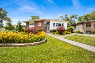 316 Nellie Court, Glenview, IL 60025