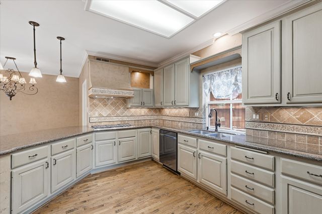 2526 Fallview Lane, Carrollton, TX 75007