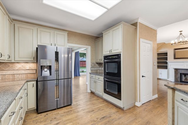 2526 Fallview Lane, Carrollton, TX 75007