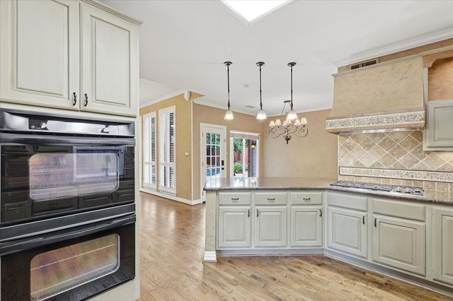 2526 Fallview Lane, Carrollton, TX 75007