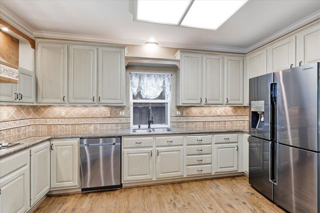 2526 Fallview Lane, Carrollton, TX 75007