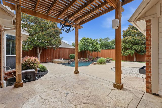 2526 Fallview Lane, Carrollton, TX 75007
