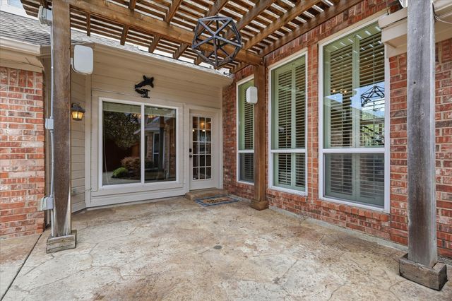 2526 Fallview Lane, Carrollton, TX 75007