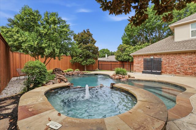 2526 Fallview Lane, Carrollton, TX 75007