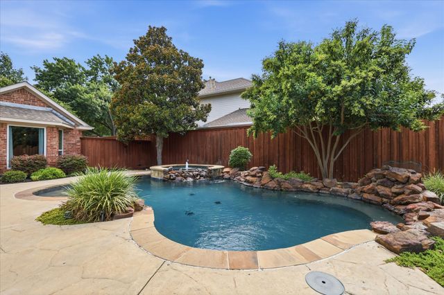 2526 Fallview Lane, Carrollton, TX 75007