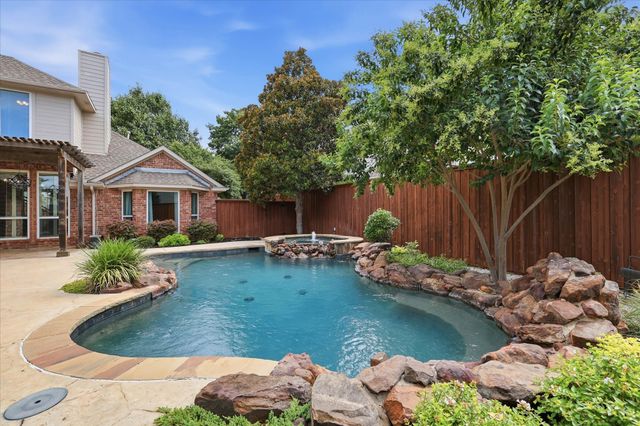 2526 Fallview Lane, Carrollton, TX 75007
