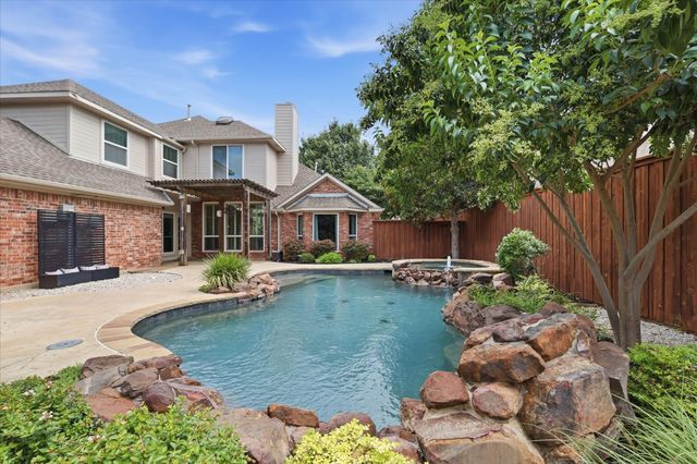 2526 Fallview Lane, Carrollton, TX 75007