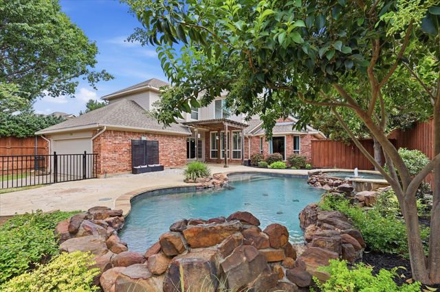 2526 Fallview Lane, Carrollton, TX 75007