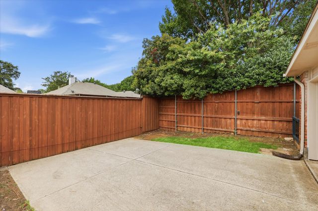 2526 Fallview Lane, Carrollton, TX 75007