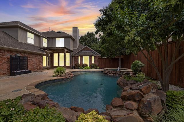2526 Fallview Lane, Carrollton, TX 75007