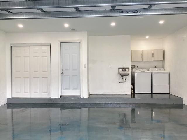 621 Lakeshore Terrace, Davie, FL 33325