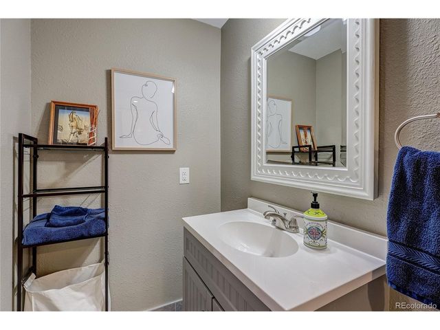 5394 S Cimarron Rd, Littleton, CO 80123