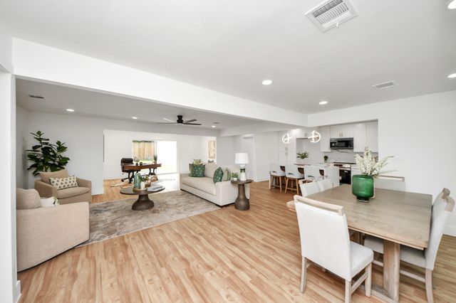 6249 Locke Lane, Houston, TX 77057