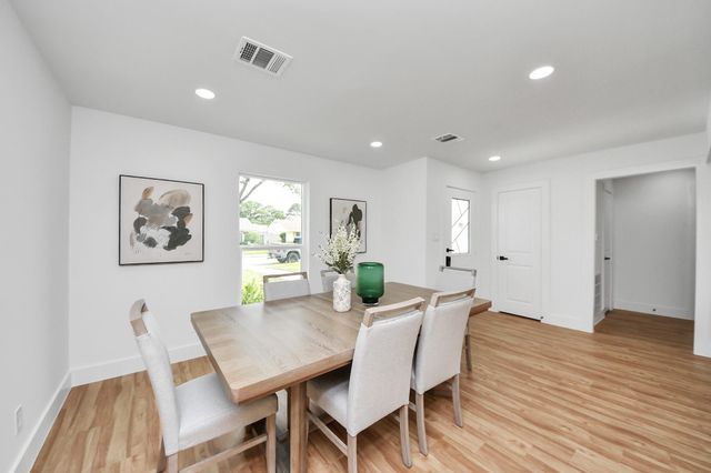 6249 Locke Lane, Houston, TX 77057