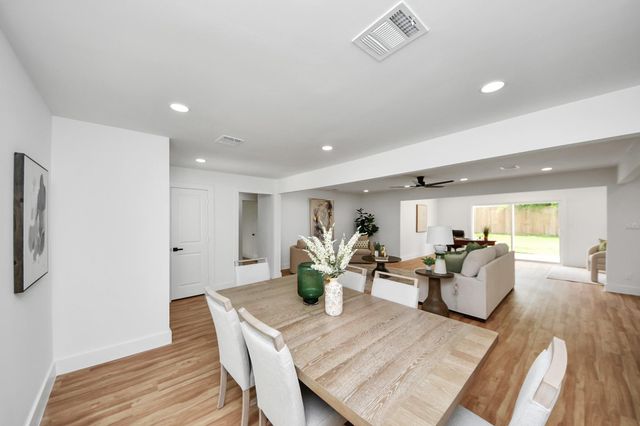 6249 Locke Lane, Houston, TX 77057