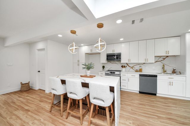 6249 Locke Lane, Houston, TX 77057