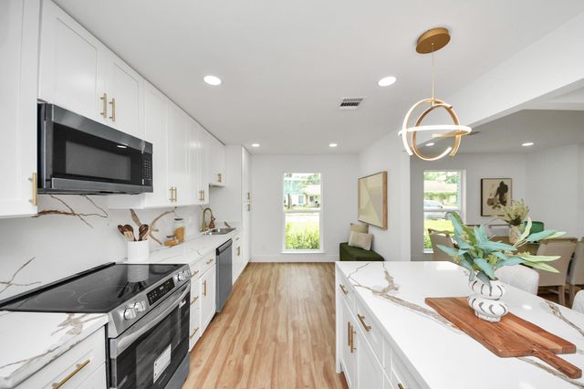 6249 Locke Lane, Houston, TX 77057