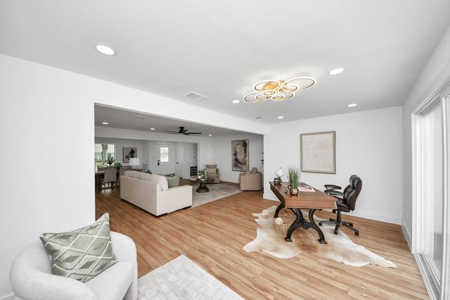 6249 Locke Lane, Houston, TX 77057