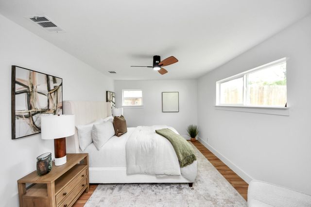 6249 Locke Lane, Houston, TX 77057