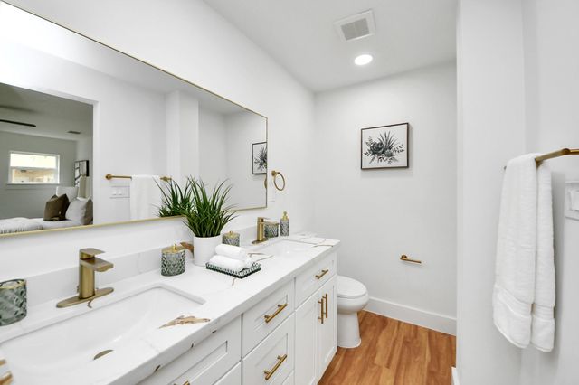 6249 Locke Lane, Houston, TX 77057