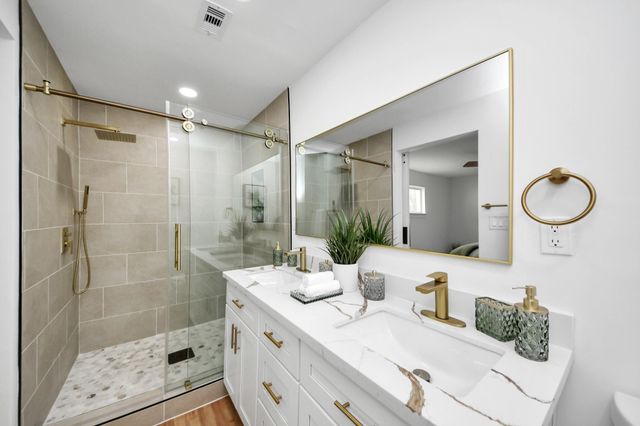 6249 Locke Lane, Houston, TX 77057