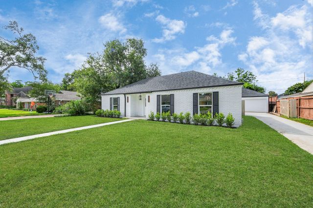 6249 Locke Lane, Houston, TX 77057