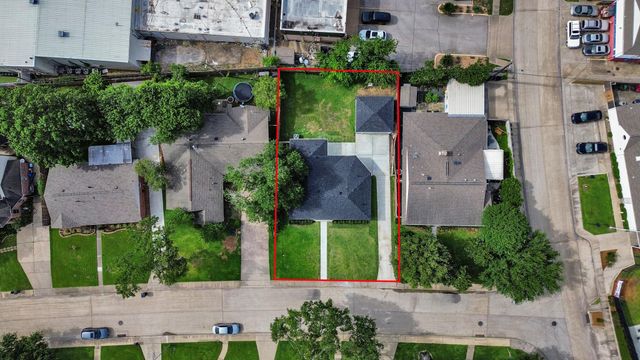 6249 Locke Lane, Houston, TX 77057