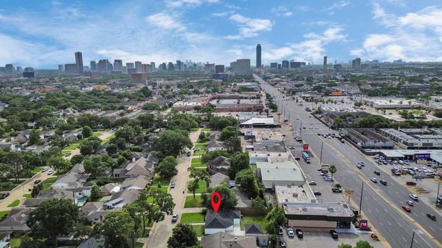 6249 Locke Lane, Houston, TX 77057